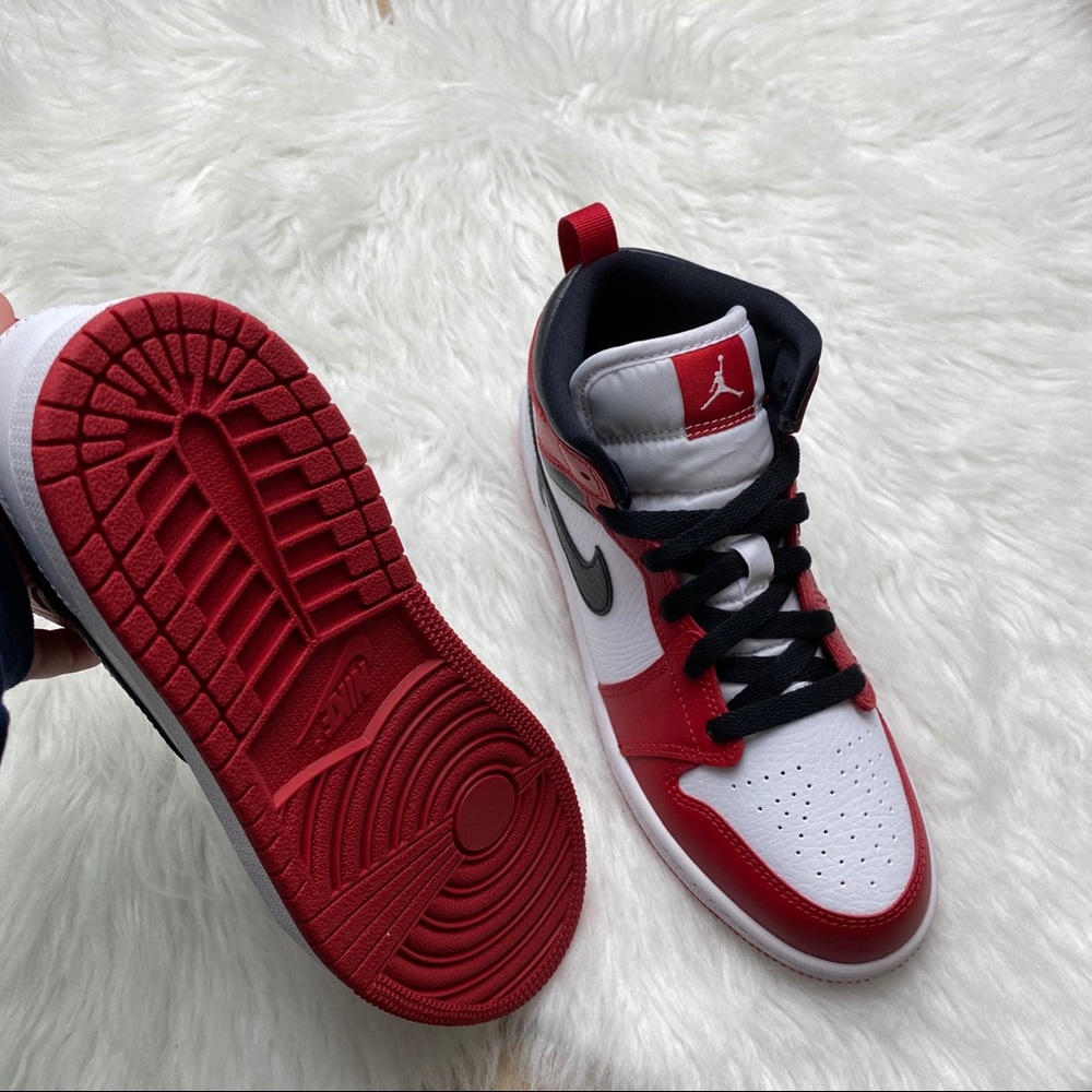 Air Jordan 1 Mid Chicago White Toe - Picture 7 of 10